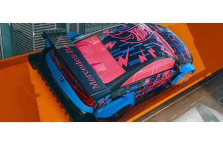 Mercedes-Benz e Hot Wheels transformam CLA em carro de brinquedo com tamanho real