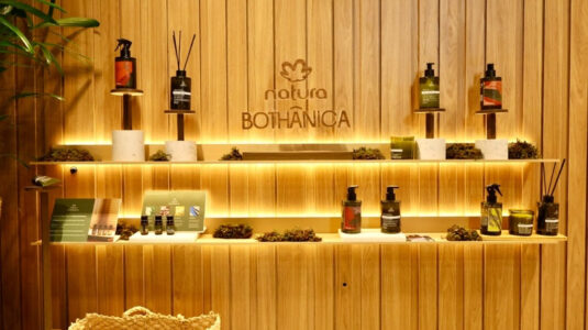 Natura Bothânica transforma Casa Dexco em experiência sensorial