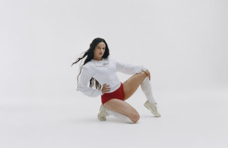 New Balance apresenta releitura do 204L com Rosalía protagonizando nova campanha