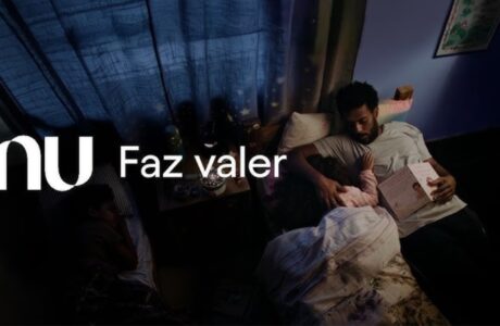 Nubank lança posicionamento “Faz Valer” com releitura de clássico do Legião Urbana