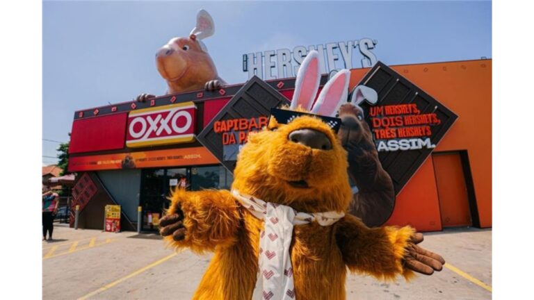 OXXO aposta em lojas emblemáticas e parcerias com grandes marcas para impulsionar a Páscoa 2026