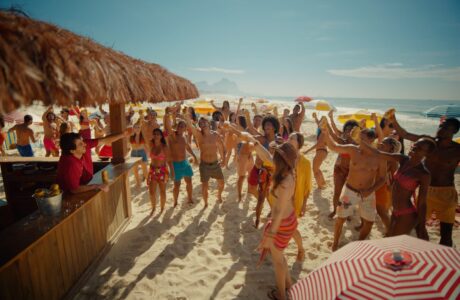 Skol hackeia calendário e transforma 2026 no ano oficial da diversão