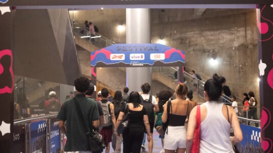 Trajeto ao Autódromo de Interlagos vira experiência imersiva para público de festival com a JCDecaux