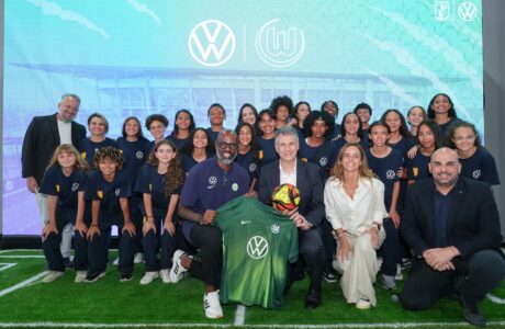 Volkswagen do Brasil e VfL Wolfsburg fecham parceria com projeto de futebol feminino