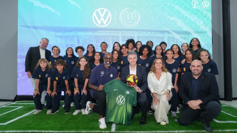 Volkswagen do Brasil e VfL Wolfsburg fecham parceria com projeto de futebol feminino