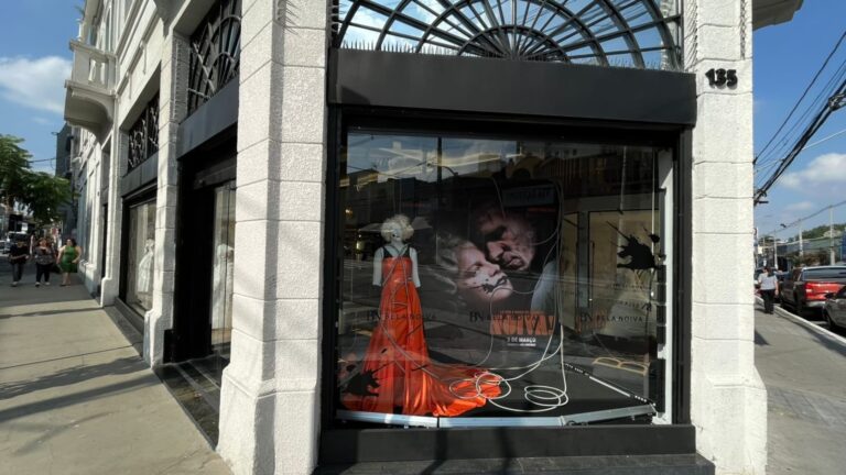 Warner leva a Noiva de Frankenstein à Rua das Noivas, em São Paulo