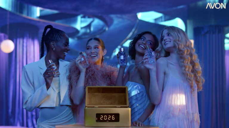 AVON lança coleção de fragrâncias Iconic Collection em campanha