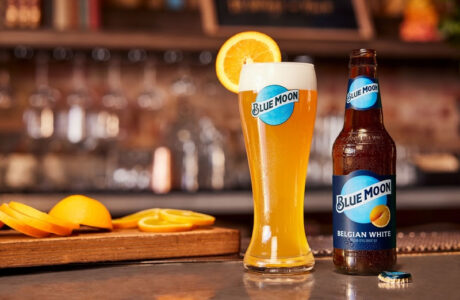 Blue Moon reforça conexão com arte e marca presença na SP-Arte