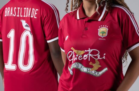 Chico Rei lança camisa vermelha para a Copa do Mundo