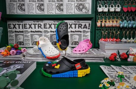 Crocs traz para o Brasil desejada collab com LEGO
