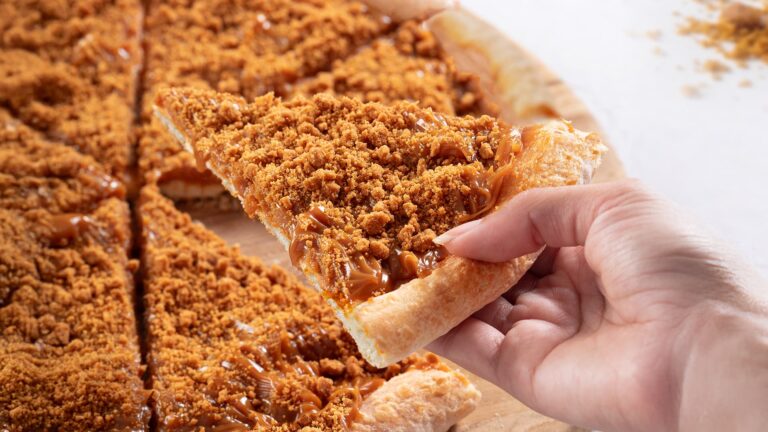 Domino’s lança pizza doce feita com biscoito Biscoff