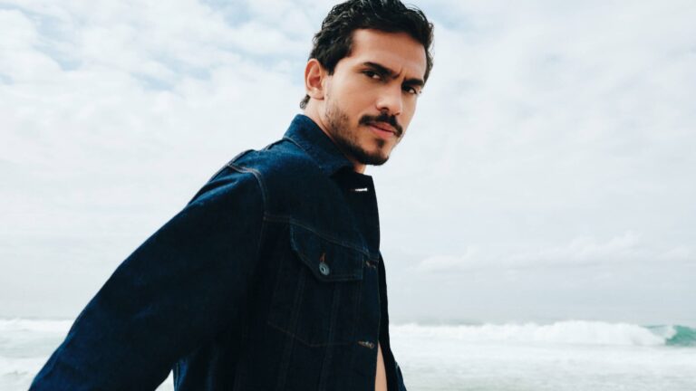 Foxton apresenta Tudo ao seu redor, campanha protagonizada por Ruan Aguiar em sua estreia na moda