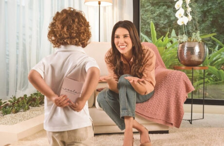 Jequiti e Rebeca Abravanel lança fragrância para o Dia das Mães.