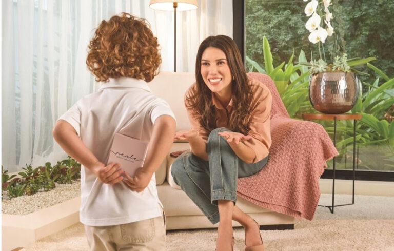 Jequiti e Rebeca Abravanel lança fragrância para o Dia das Mães.