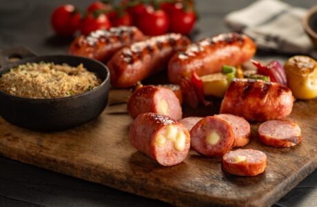 Linguica-com-queijo-coalho-e-legumes-na-churrasqueira—Perdigao—Marco-2025–2-
