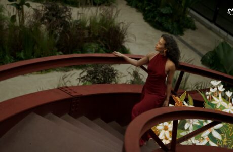 Natura estreia campanha de Essencial Safran e celebra a essência dos encontros