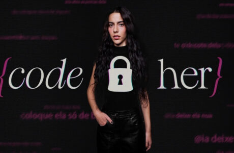 O Boticário lança movimento ‘Code Her’ para conscientizar mulheres a denunciar e agir contra crimes de manipulação de imagens digitais