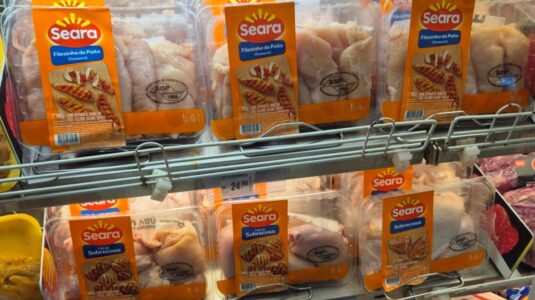 Seara leva bandejas premium às gôndolas para reinventar o mercado de frango resfriado no Brasil
