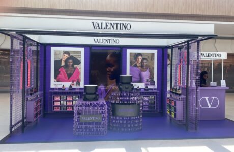 Valentino celebra um ano no Brasil com experiência sensorial no BarraShopping