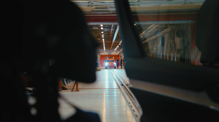Volvo celebra aniversário de trabalho de dummy em nova campanha criada pela Grey Brasil