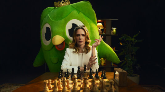 Ana Paula Renault estrela campanha de xadrez do app