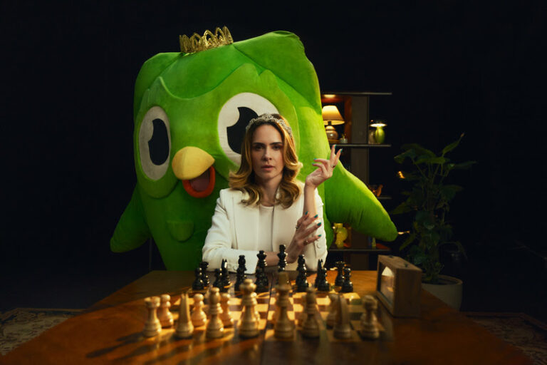 Ana Paula Renault estrela campanha de xadrez do app