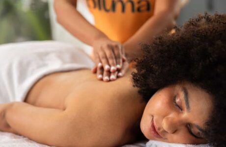 Bluma leva massagens itinerantes às ruas do Rio de Janeiro no Dia das Mães