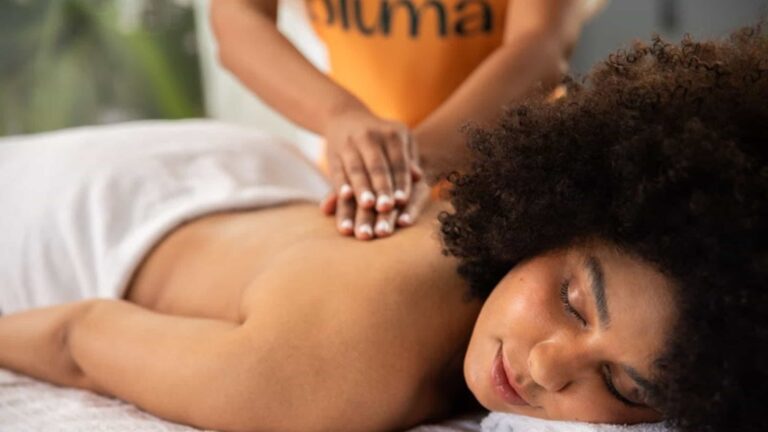 Bluma leva massagens itinerantes às ruas do Rio de Janeiro no Dia das Mães