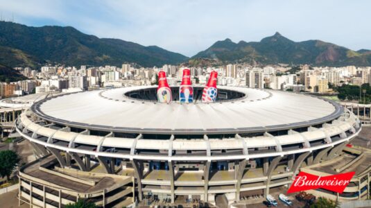 Budweiser transforma Maracanã em balde de cerveja gigante para celebrar o maior espetáculo do futebol da história