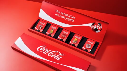 Coca-Cola FEMSA aposta em pins colecionáveis para engajar consumidores durante o maior evento de futebol do mundo