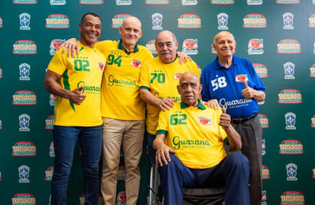 Guaraná Antarctica reúne cinco lendas da Seleção Brasileira, uma de cada geração campeã, em encontro inédito no Podpah