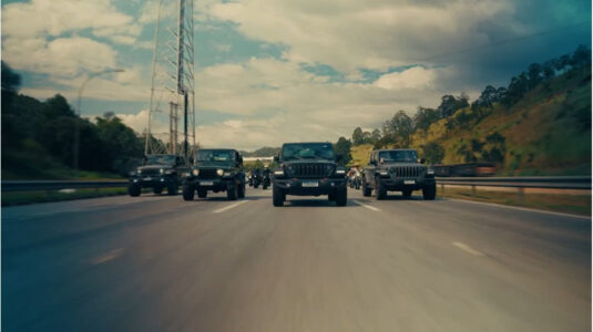 Jeep e Deus Ex Machina anunciam parceria
