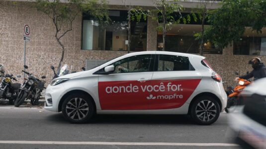 Mapfre fecha parceria com carros de aplicativo