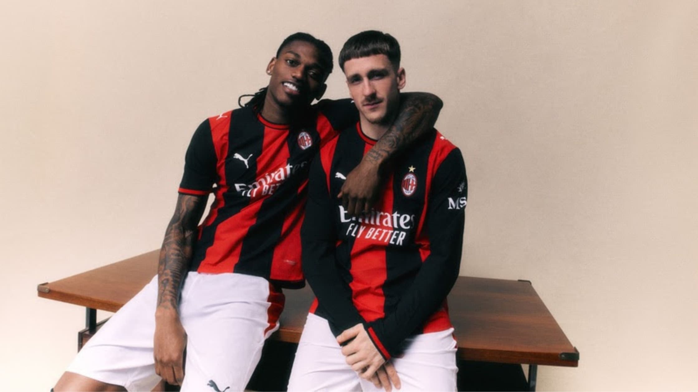 PUMA e AC MILAN apresentam novo uniforme home para a temporada 202627