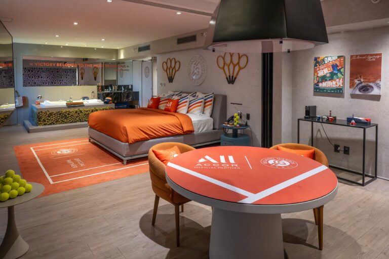 Pullman Ibirapuera entra no clima de Roland-Garros com suíte temática e experiências gastronômicas exclusivas (1)
