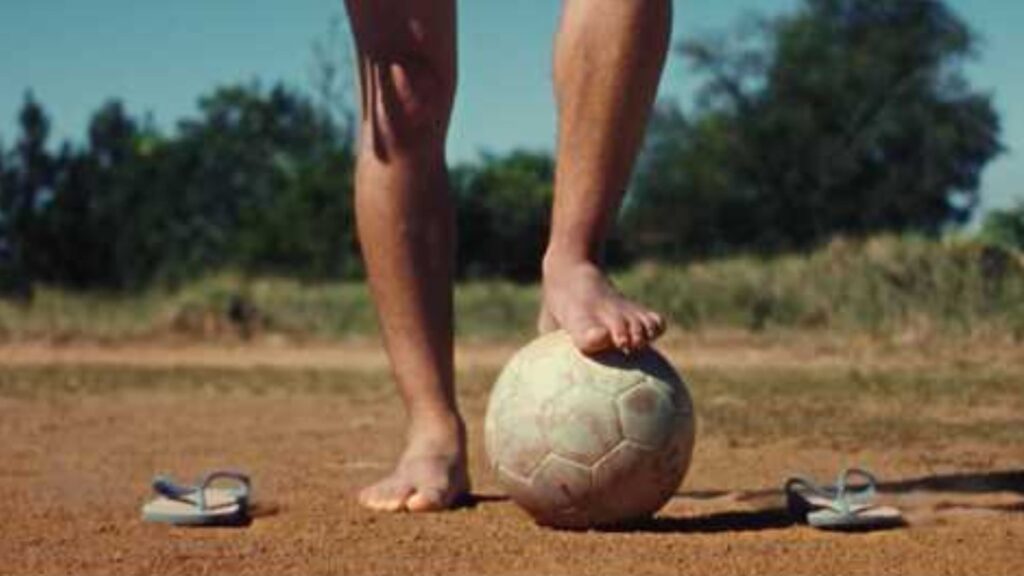 Havaianas se junta à Netflix na minissérie Brasil 70 - A Saga do Tri para celebrar o jeito brasileiro de jogar